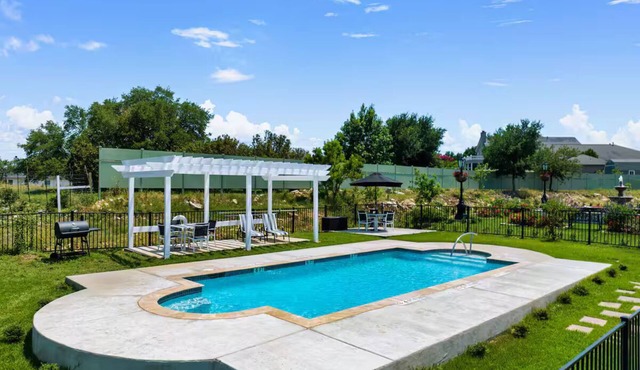 Chateau-Cochin, 2 private bedrooms & Pool