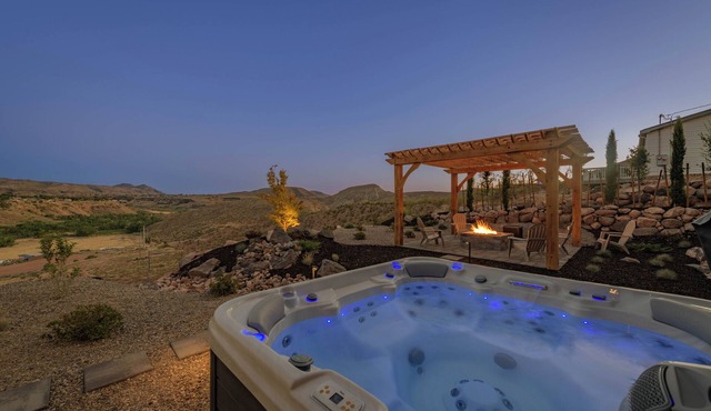 Cliffside Modern Villa ~ Hot Tub/Stunning Views