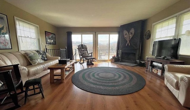 Close to skiing and hiking, walk to main street