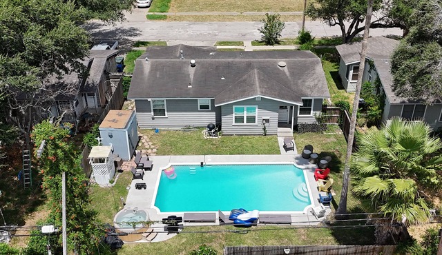 Coastal Pool Retreat Tesla Charger Near Beach & Downtown Corpus Christi No-Tub