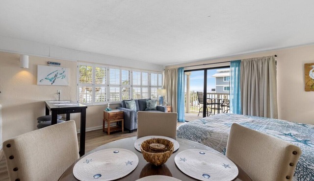Corner condo with huge Gulf views