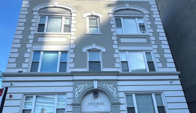 Cozy 1-bedroom apartment in charming Newark with AC