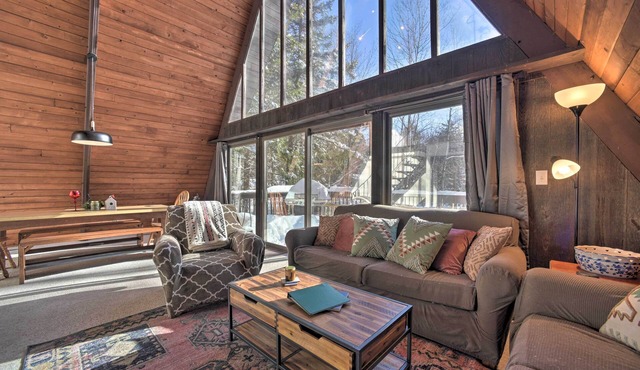 Cozy A-Frame Cabin w/Pool Table: 8 Mi to Mt Snow!