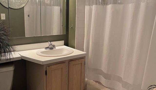Cozy Bedroom in 3 Bedroom apartment in amazing New York with Elevator
