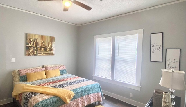 Cozy Duplex in Historic Argenta!
