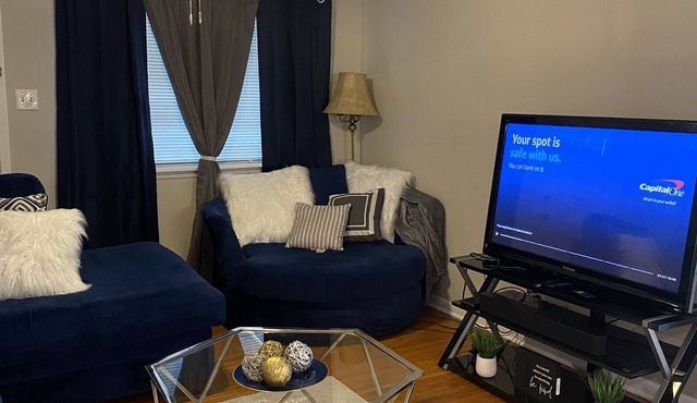 Cozy Family Sized Home. 5 minutes from everything !