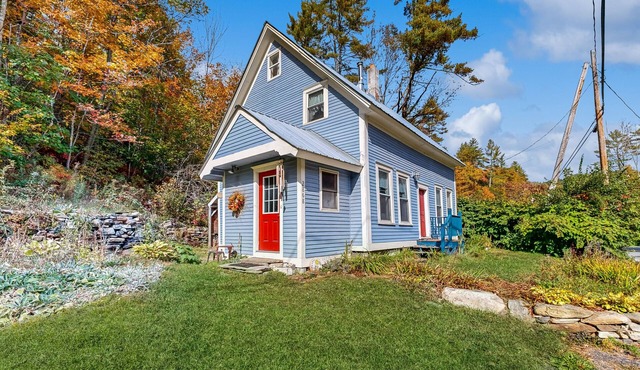 Cozy farmhouse w/TV, wifi, w/d, dvd player, kitchen, board games