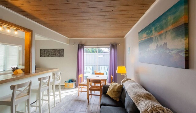 Cozy Ocean Beach Cottage Separate Entry and Clean