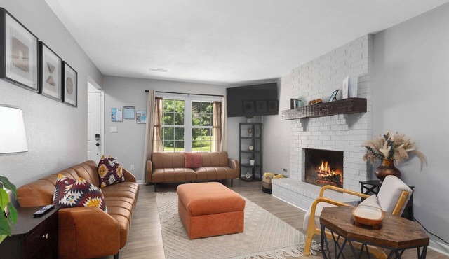 Cozy Townhouse Sleeps 9 Firepit 3 King Beds