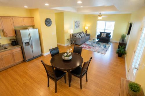 Crew Stay 3BR, Near Chevron and Ingalls, Kitchen -H-