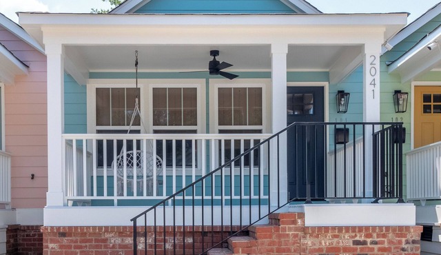 Cute 2 bedroom pet family friendly great backyard