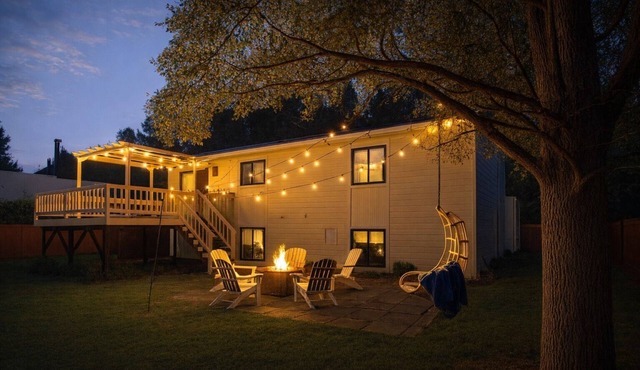 Designer Mountain Home Outside Aspen! Sleeps 12! Walk to RFTA