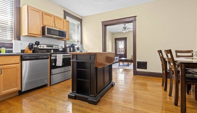 Dog-Friendly Apt with Office