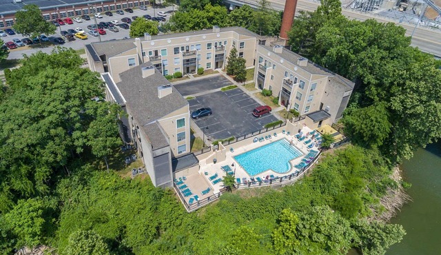 Downtown Nashville Condo 1 Mile to Broadway Pool & Parking