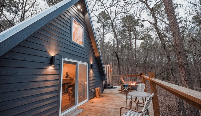 Dreamy A-Frame w/hot tub-Near Pristine Lake Ouachita and Hot Springs National Pk