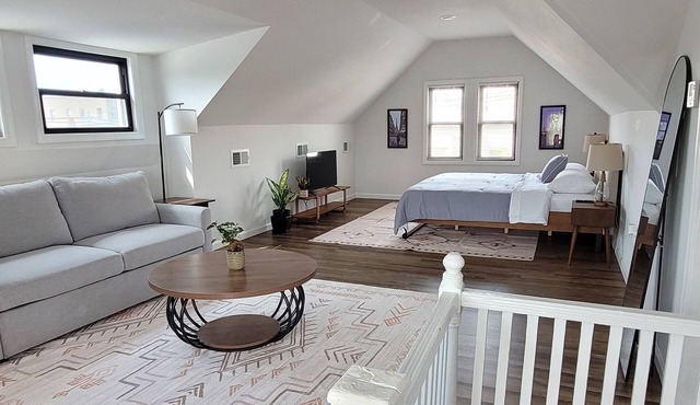 Duplex 15 mins from Time Square!