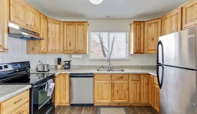 Duplex Two Units, Large Backyard, King Bed!