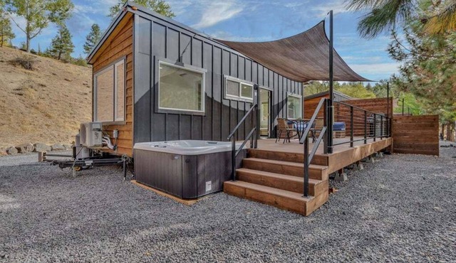 Eagles Landing Tiny Home B02 - Hot Tub