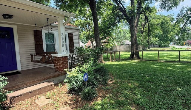 East Nashville Bungalow, Your New Music City Homebase MidTerm Rental DOGFRIENDLY