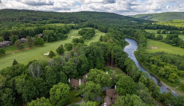 End-Unit Condo on the Fairway, Fairway Village