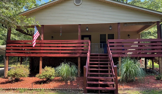 Enjoyable 1-bedroom house with AC in charming Buckville
