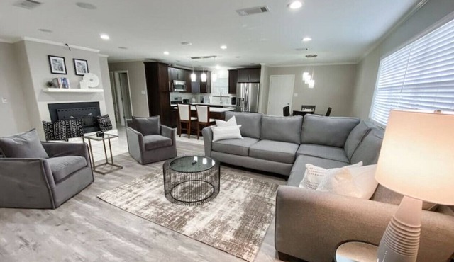Entire home in the heart of Conway!