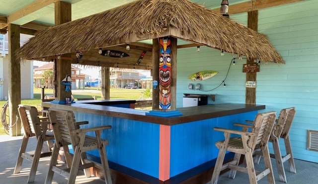 Everything Beachy! Beautiful home Close to the Beach