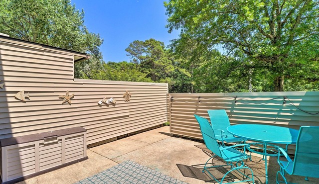 Fairfield Bay Condo w/Patio < 5 Mi to Lake!