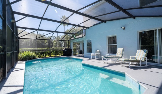 Family House /Pool Heat/ 5 Beds/Game Room, Lake view, & Disney at 8 miles