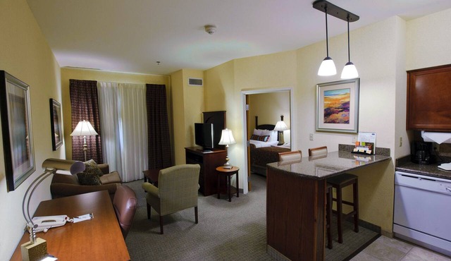Free Breakfast Buffet! Just a Few Miles from Area Beaches