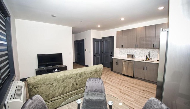 Free Indoor Parking 25 Minutes to NYC