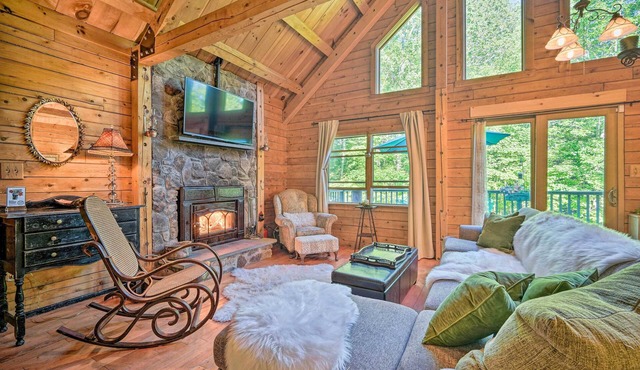 Game Room & Hot Tub: Pet-Friendly Mount Snow Gem