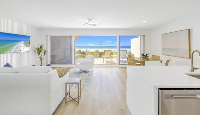 Gertrude's Siesta | Oceanview Penthouse | 1 min walk to Beach Path + Huge Terrace!