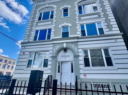 Grand Family 1BR Penthouse near Newark Airport