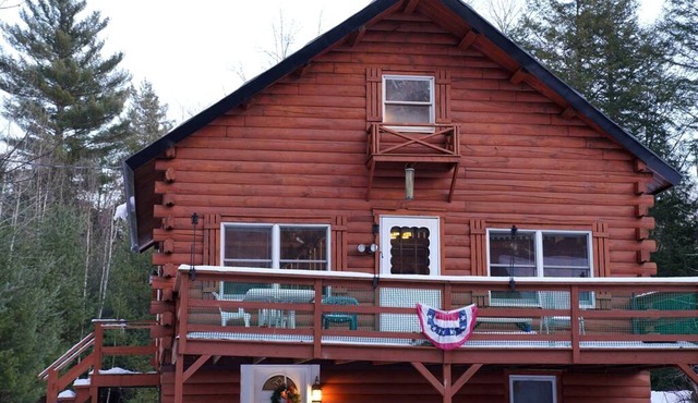 Haverhill Hideout: Secluded Log Cabin with Hot Tub for Family Relaxation