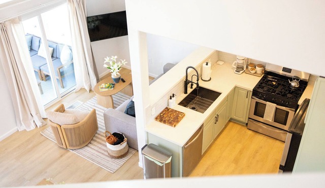 Heart of OB, Walk to Beach, Townhome with Garage and Patio