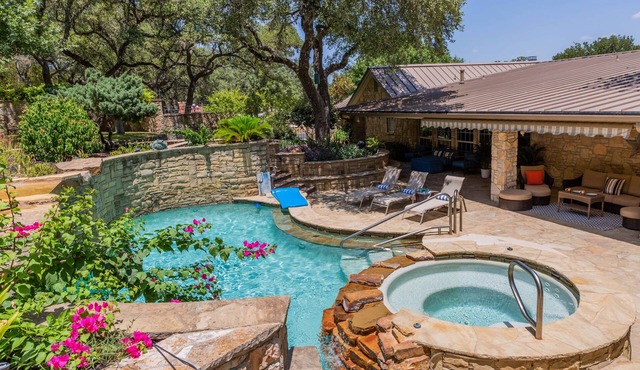 High-End Resort. 1-Story, Gated, Saltwater Pool, 5BATH, 5Kings, 2Queens, GameRm