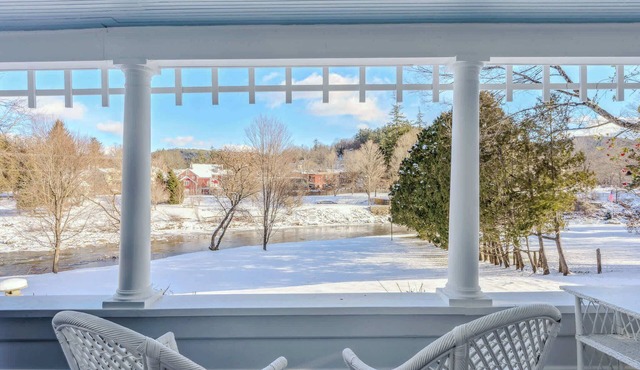 Historic Riverside Retreat in Woodstock Village