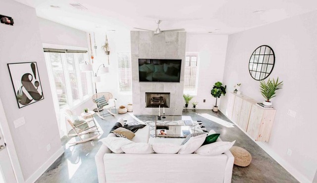 House with Fenced-In Yard and Rooftop Deck, 3 miles to Downtown