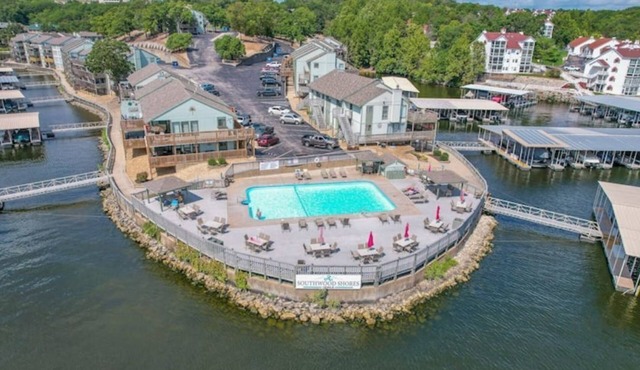 Indoor/outdoor pool, hot tub and boat slip! NO STAIRS