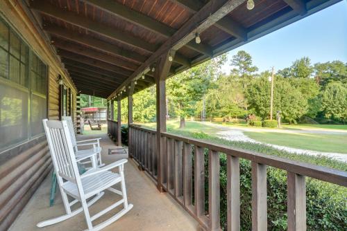 Kilgore Gem: Pet-Friendly Cabin w/Duck Pond!