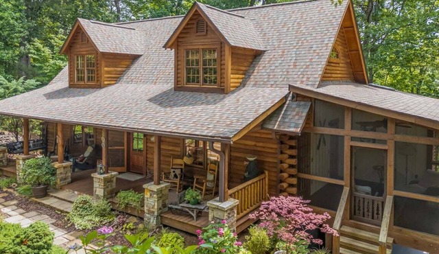 Kind Oak Lake House Peaceful Lakeside Cabin with Hot Tub & Private Dock in Mill Springs