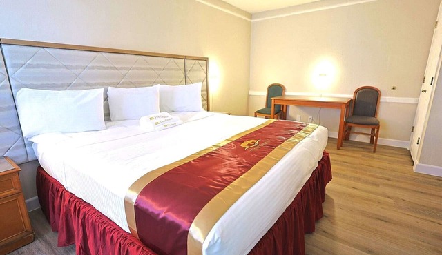 King Bed Accessible Non-Smoking