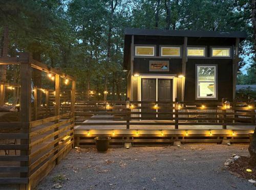 Lake Tenkiller Retreat with Hot Tub, Fire Pit & Dog Park in Oklahoma