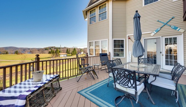 Lake View & Games: Family Escape in Newport!