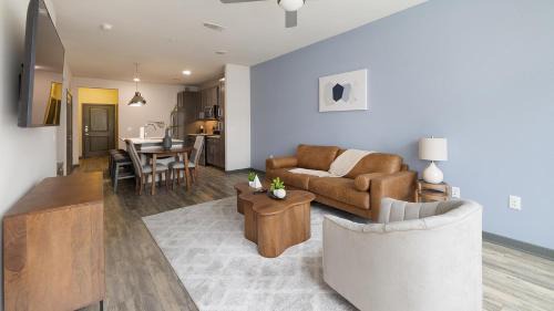 Landing Beautiful 1BD Gym Game Room