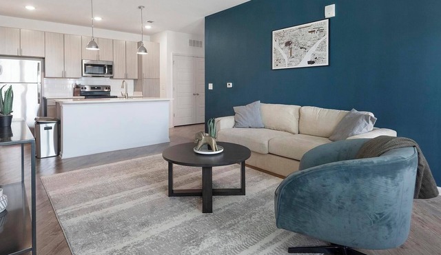 Landing | Chic 1BD, Gym, Pool