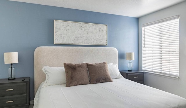 Landing | Chic 3BD, Pool, Clubhouse