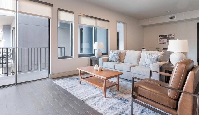 Landing | Spectacular 2BD, Tennis Court, Gym