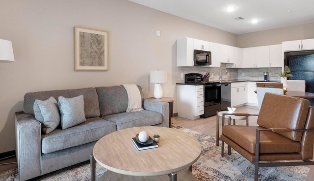 Landing | Stunning 1BD, Pool, Gym